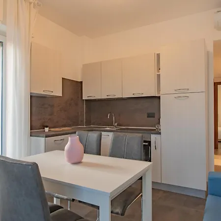 350mt Sea Apt. With A/c, Balcony & Free Parking