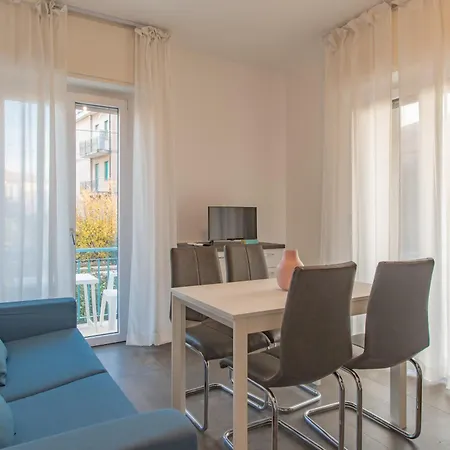 350mt Sea Apt. With A/c, Balcony & Free Parking 公寓 洛阿诺